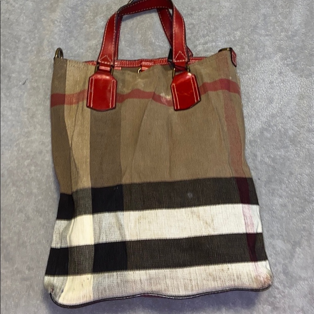 Burberry bag authentic - Picture 2 of 5